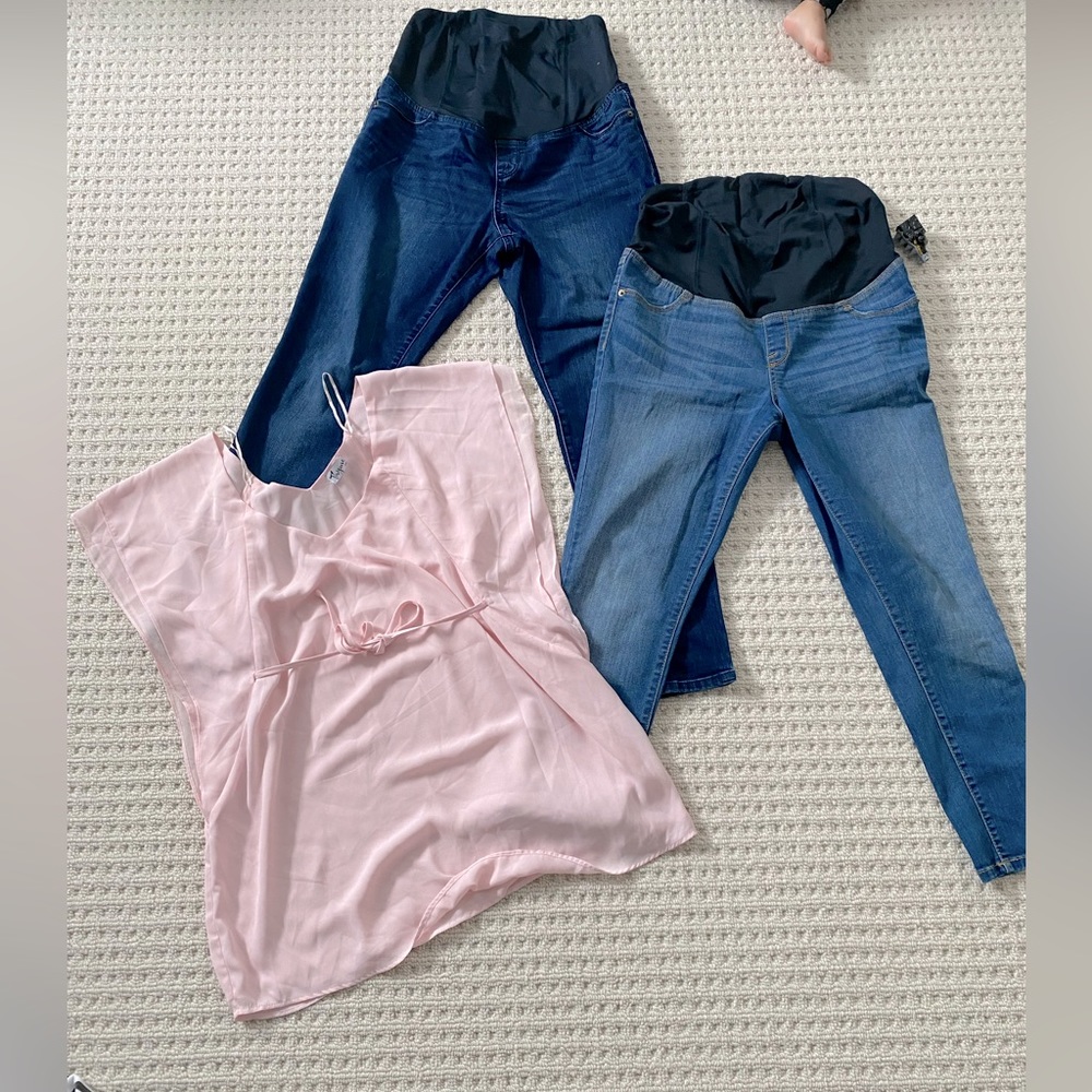 Bundle- Maternity clothing- size 8 jeans + medium top- 3 pieces